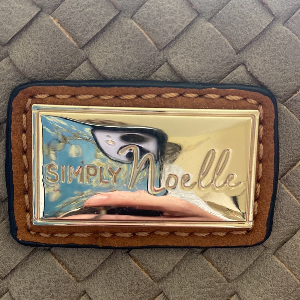 Simply Noelle Shoulder Bag - Picture 2 of 9